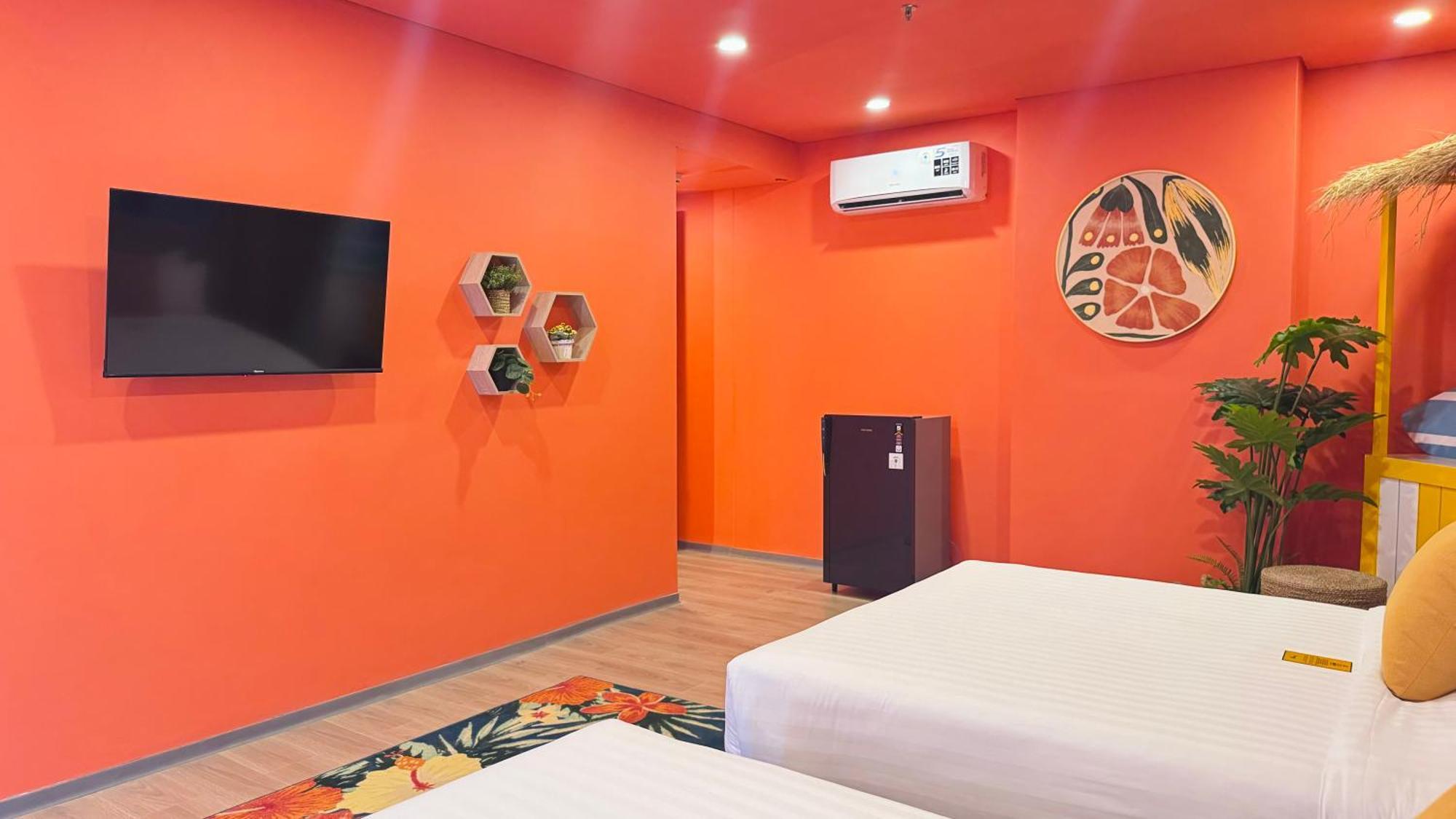 Yellow Bee Resort Cililitan Jakarta Extérieur photo
