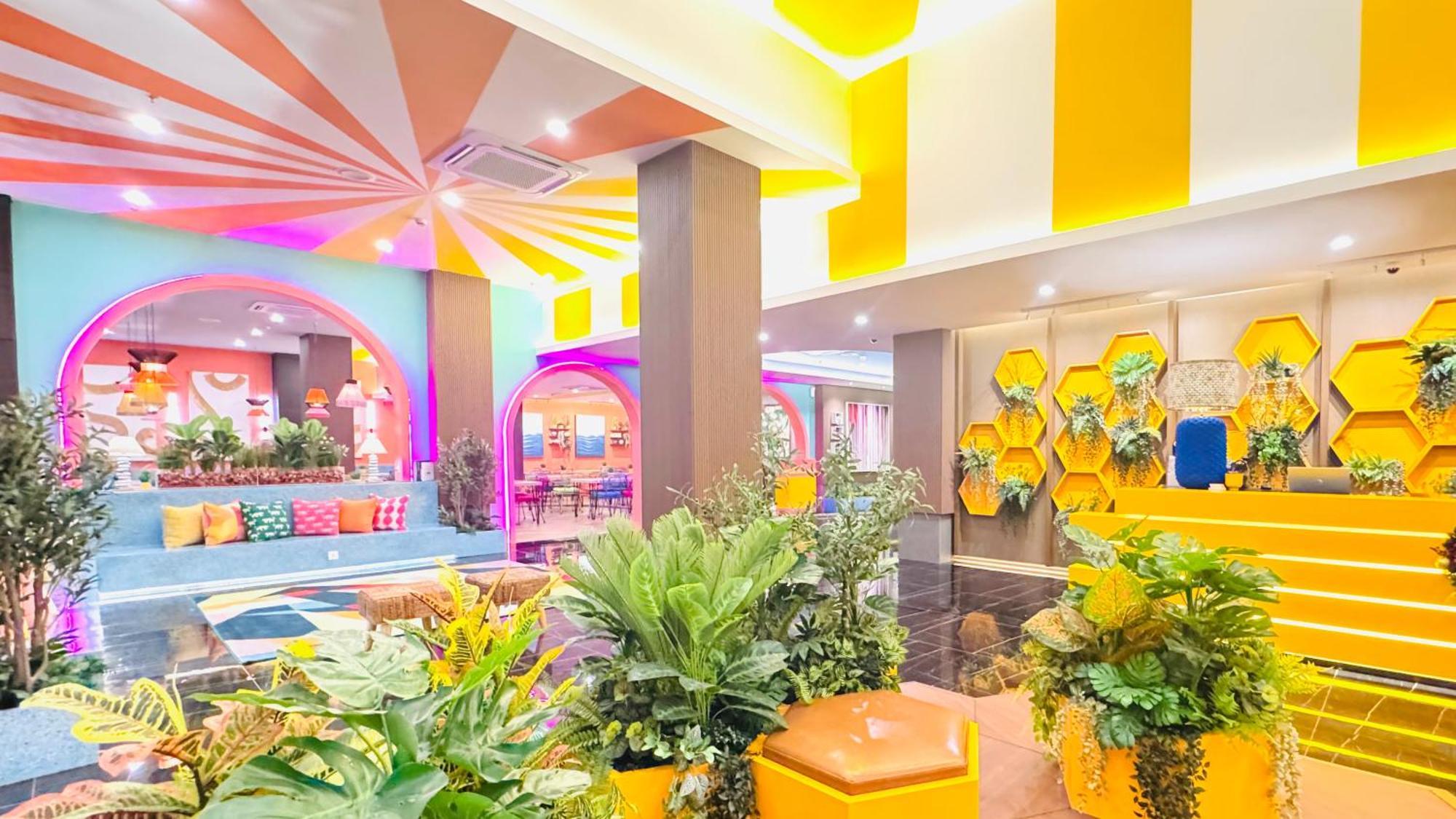 Yellow Bee Resort Cililitan Jakarta Extérieur photo