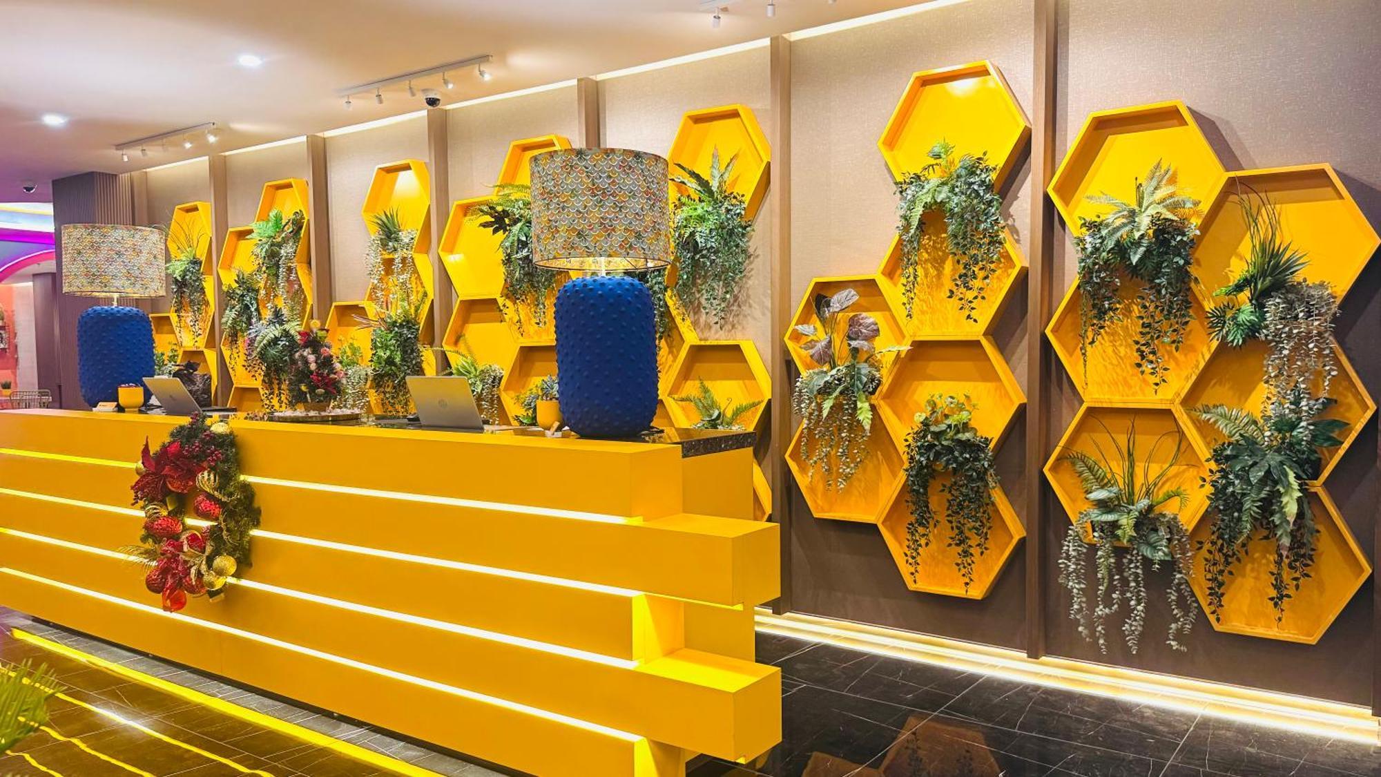 Yellow Bee Resort Cililitan Jakarta Extérieur photo