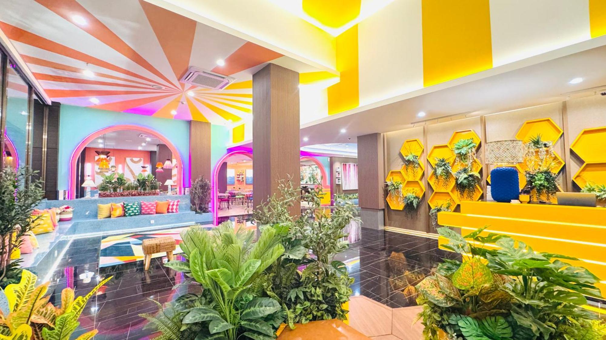 Yellow Bee Resort Cililitan Jakarta Extérieur photo
